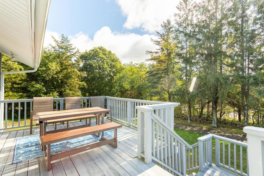 Unique Retreat With Private Patio, 4 King Beds And Bbq Villa Groton Dış mekan fotoğraf